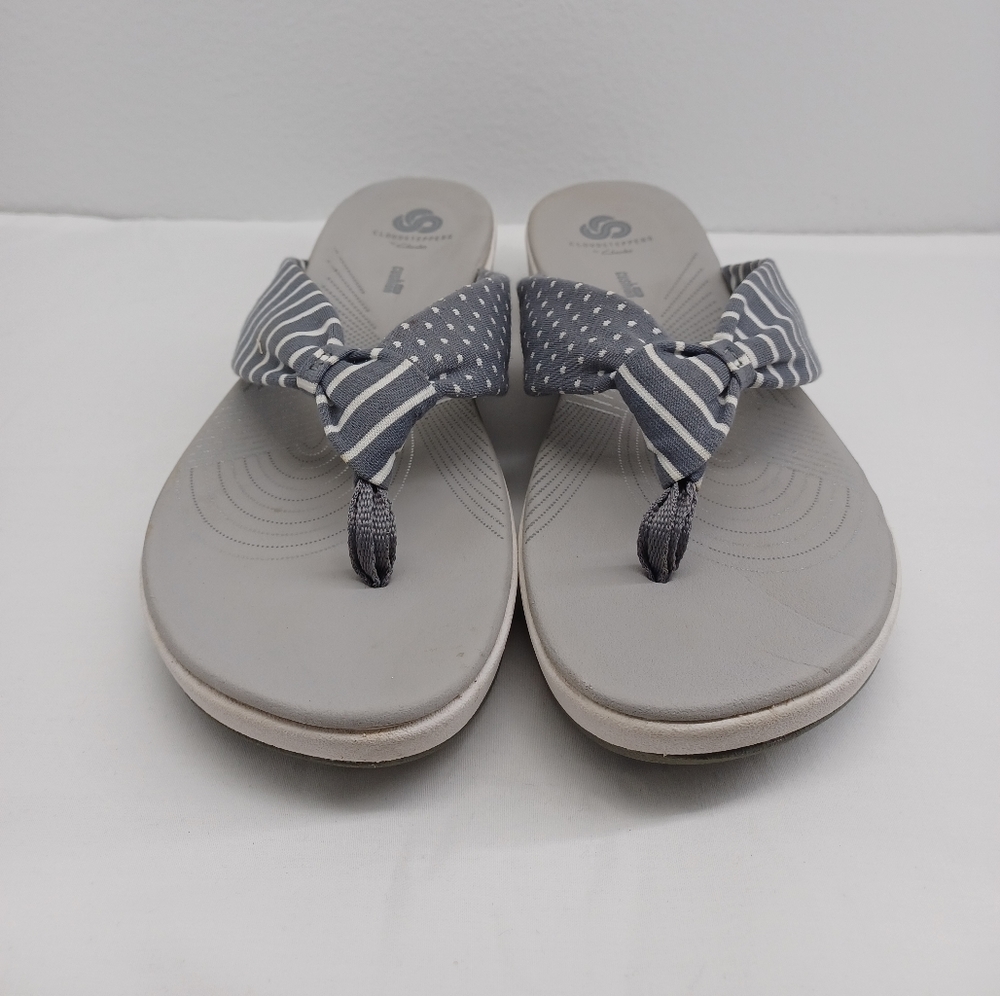 Cloudsteppers by clarks soft cushion  sandals  flip flop  size 9 Gray